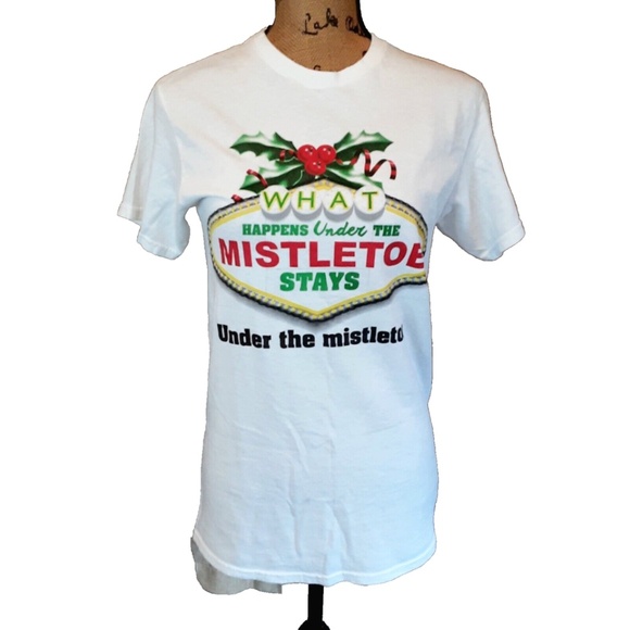 Christmas Cotton Graphic Tee Vegas "What Happens Under the Mistletoe..." Sz S - Picture 1 of 7